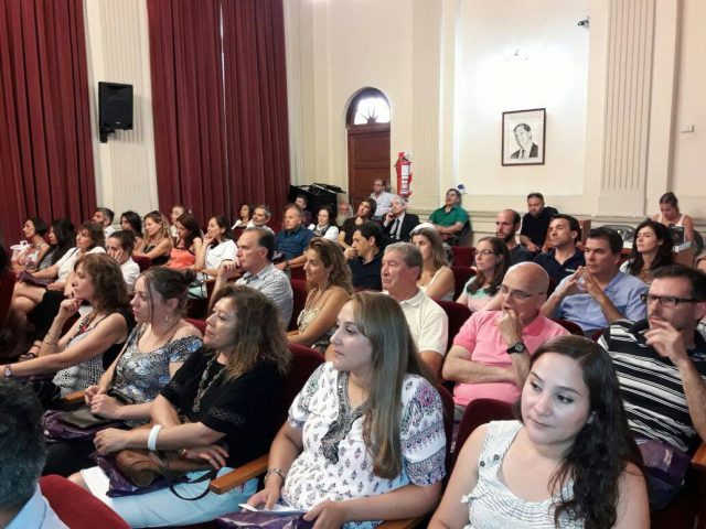 Sala llena durante la presentación