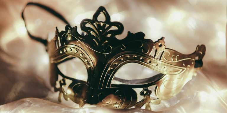 gold and black dragon figurine